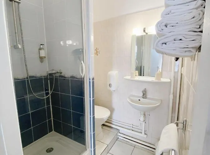 Coliving Готель *