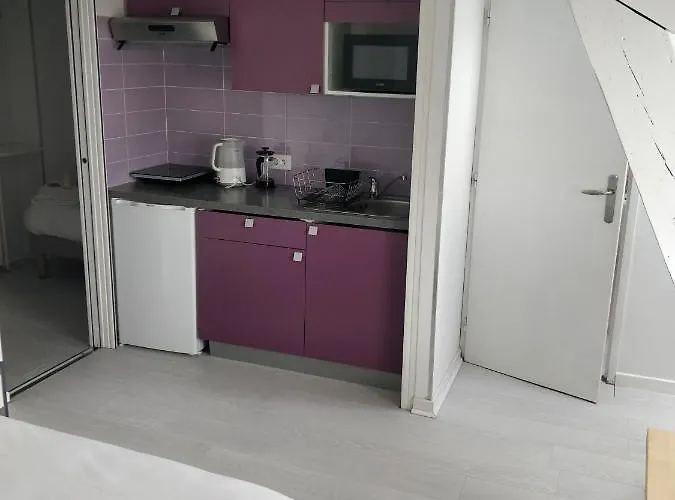 Coliving Готель *